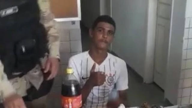 Ditangkap Saat Ulang Tahun ke-18, Pria Ini Dapat Kejutan dari Polisi