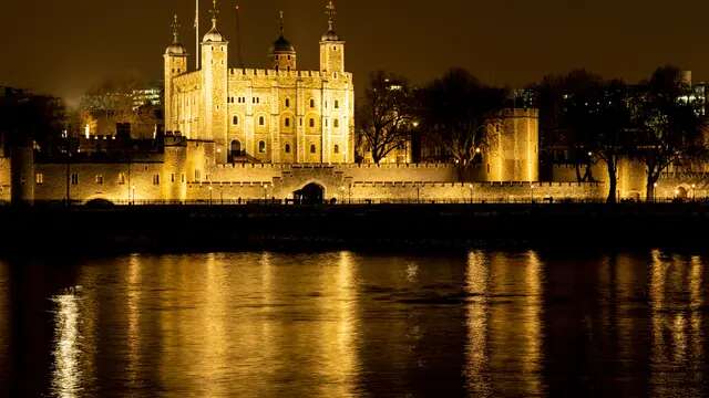 Halloween Seru di Eropa: Menyusuri Tempat-Tempat Paling Angker di London, Paris, dan Amste...