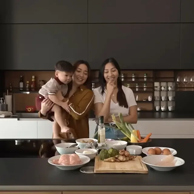 Foto-foto Dapur Rumah Nikita Willy, Elegan dengan Warna Monokrom