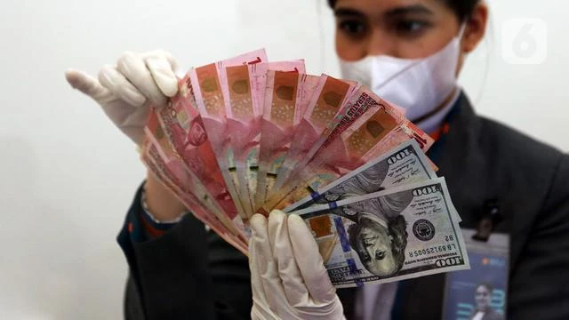 Rupiah Melemah ke 14.337 per Dolar AS Tertekan Proyeksi Suku Bunga Acuan The Fed
