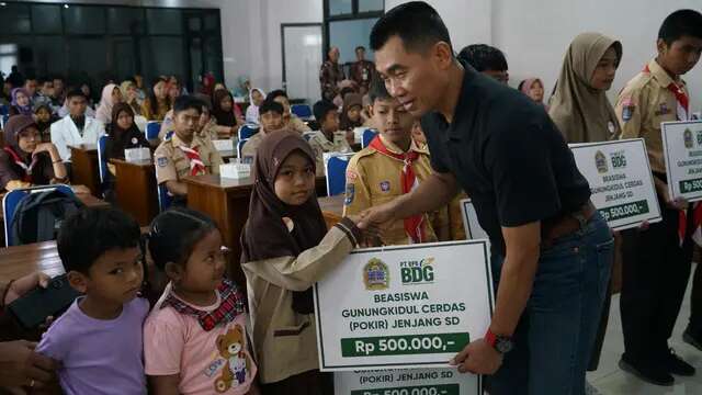 Tingkatkan IPM: Beasiswa Berprestasi dan Gunungkidul Cerdas Diberikan Kepada 858 Siswa