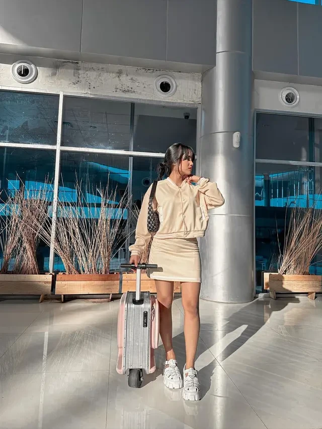 6 Outfit Bandara Super Kece dan Nyaman, Tampil Modis Tanpa Ribet