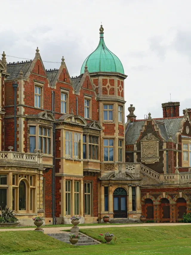 Fakta Ritual Pengusiran Hantu di Kediaman Favorit Ratu Elizabeth II, Roh Putri Diana?