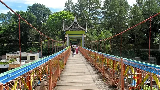 Limpapeh, Jembatan Cantik Memikat Hati di Kota Bukittinggi
