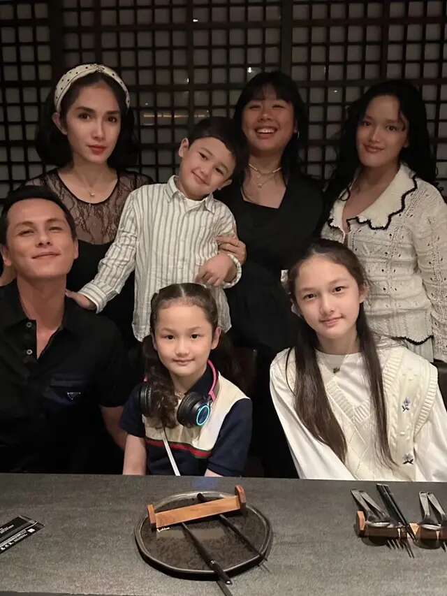 4 Anak Ceweknya Cantik-cantik, Intip Family Portrait Andhika Pratama dan Ussy Sulistiawaty