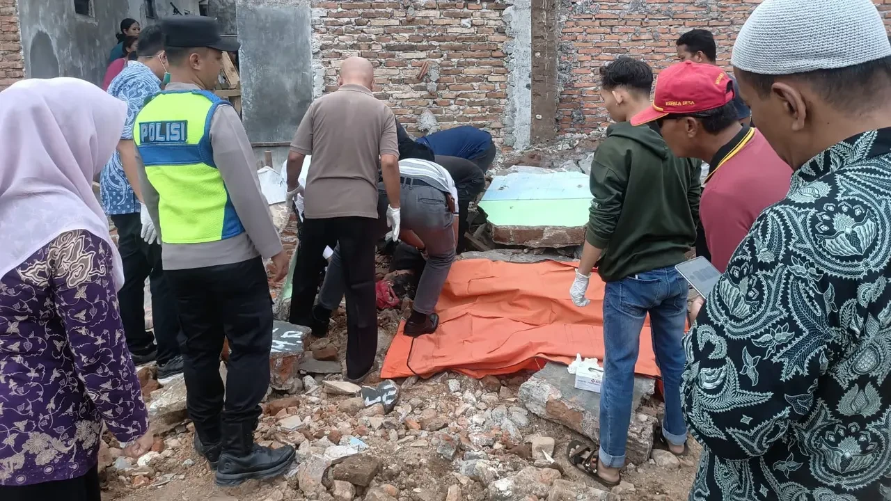 Pekerja Tewas Tertimpa Bangunan di Kudus, Kepala Pecah