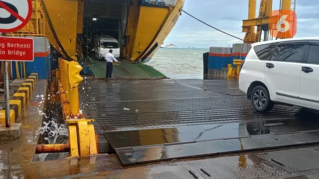 Tim Gabungan Pastikan Arus Mudik di Pelabuhan Merak Tidak Terganggu Usai Ditabrak KMP Port...