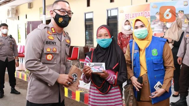Asyiknya Ikut Vaksinasi Covid-19 di Polres Takalar Berhadiah Handphone