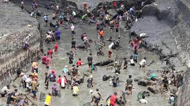 Jelang Musim Tanam, Banyuwangi Keruk Sedimen Sejumlah Bendungan Besar