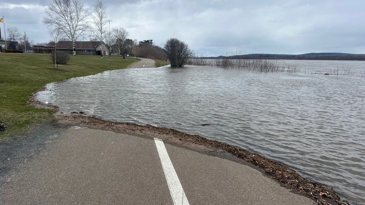 St. John River in Fredericton, Gagetown nearing flood stage