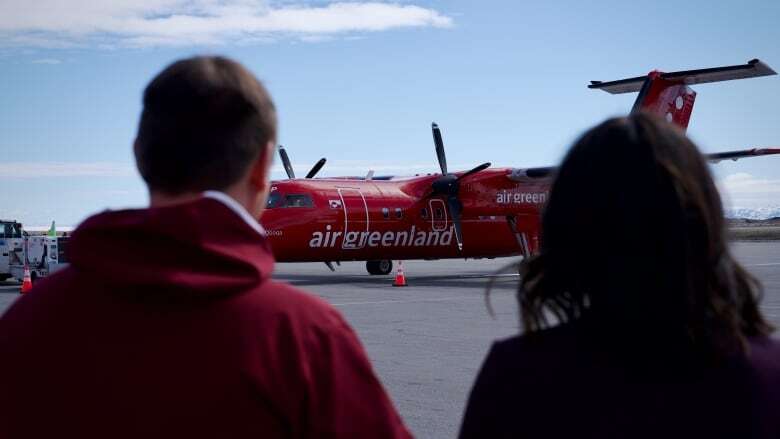 Direct flight between Nunavut and Greenland sees hundreds of passengers in 1st season