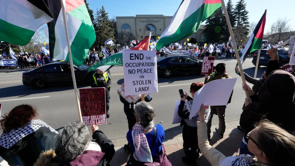 Toronto city council debating controversial 'bubble zone' protest bylaw today