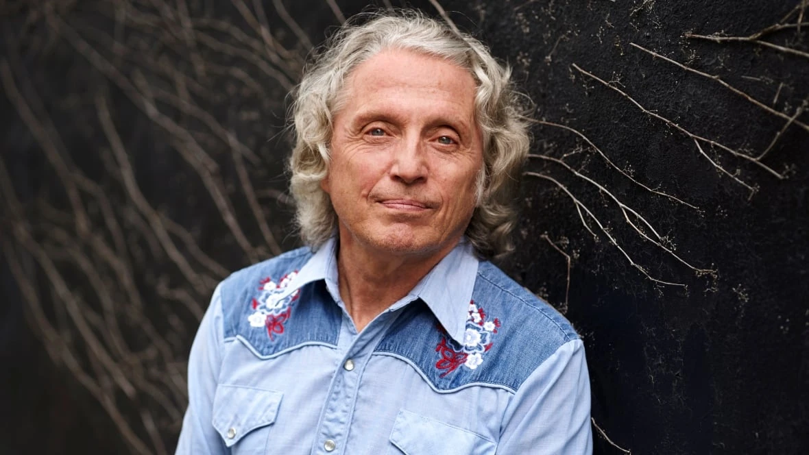 Guelph musician takes political songs and one-man show on the road to U.S.