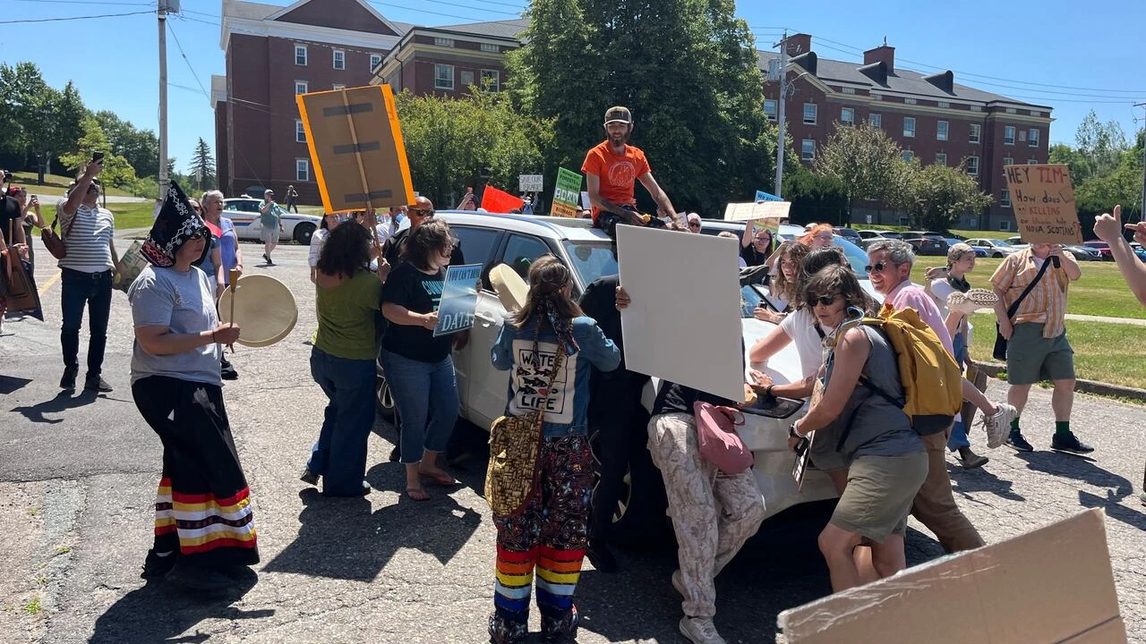 Protesters surround car, smash glass following Tim Houston speech