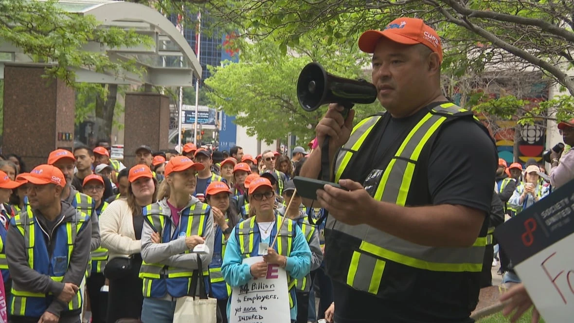 Hundreds of striking WSIB workers rally in downtown Toronto after talks break down