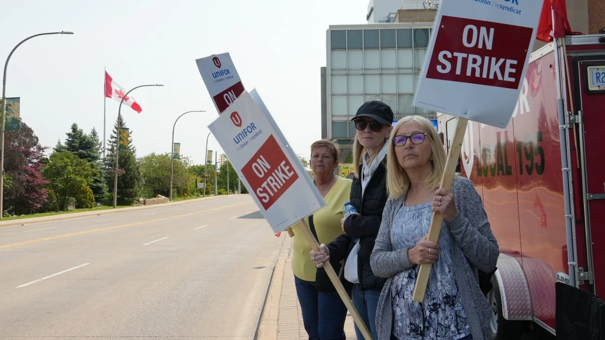 Tensions flare at Best Western workers' strike in downtown Windsor