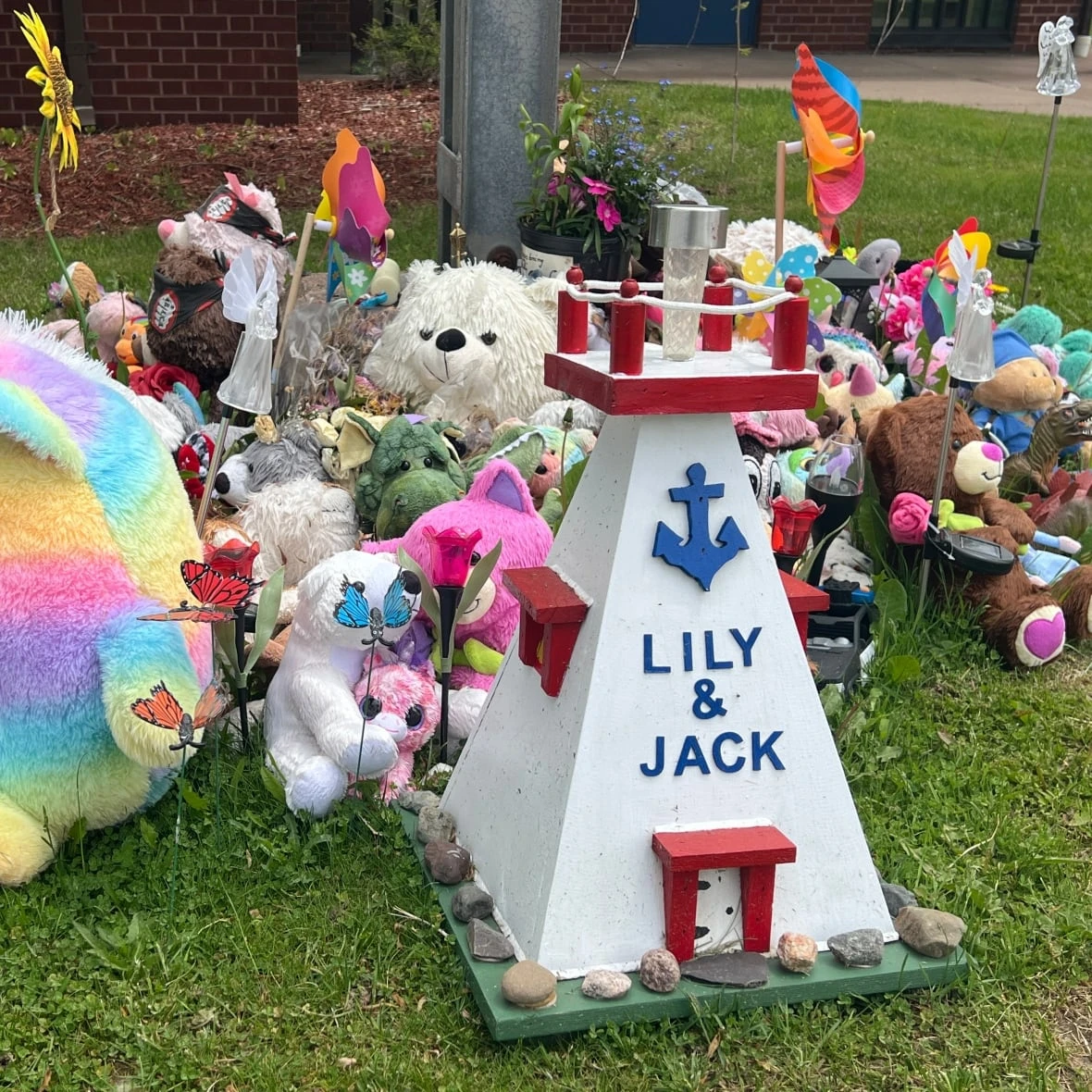 4 weeks after disappearance of N.S. children, stepfather remains hopeful