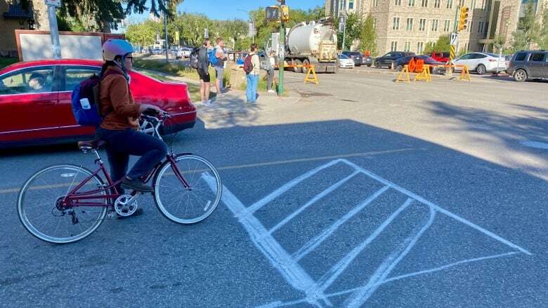 Unsanctioned bike lane painted at Saskatoon intersection where cyclist was killed