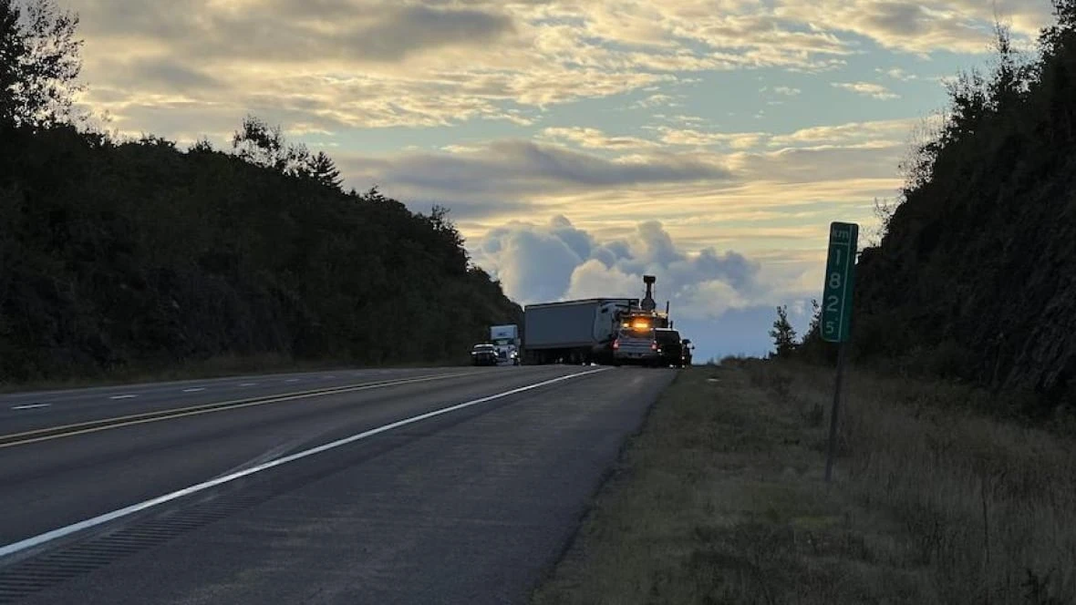 1 dead in 2-vehicle collision in western Quebec