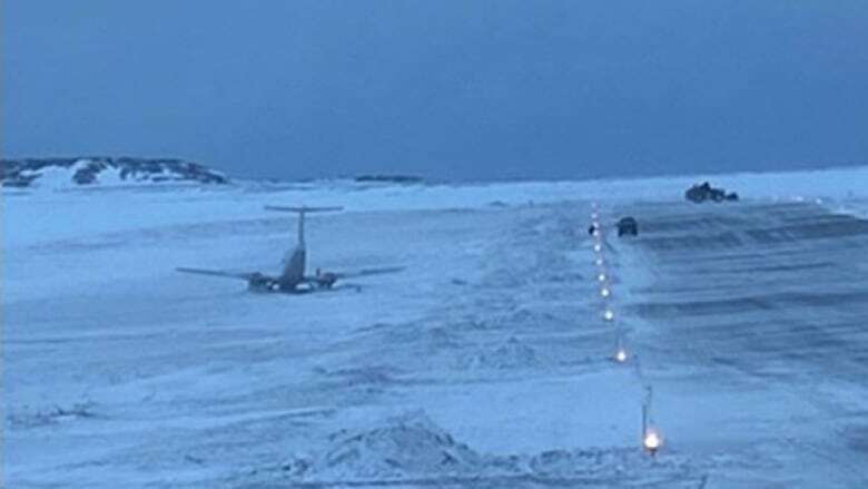 Strong crosswinds, lack of info led plane to skid off runway in Sanikiluaq, Nunavut