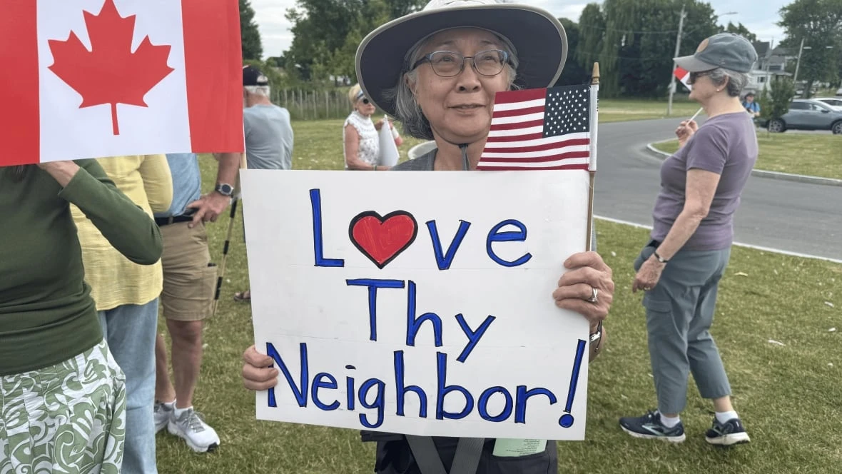 U.S. border city residents put their 'Elbows Up' for Canada amid trade war