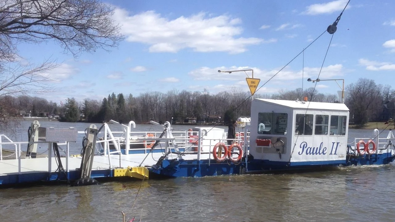 Transport Canada flags 7 safety failures on Montreal ferry after car, driver fall in river
