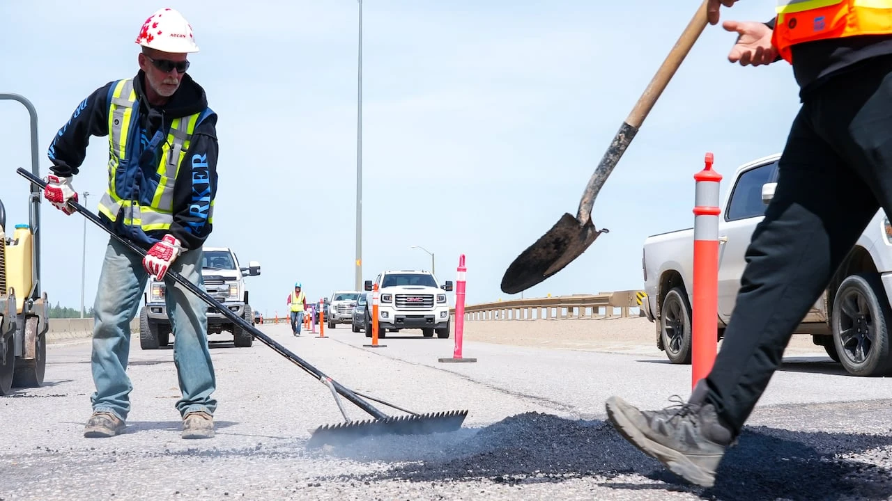 Frustrated Fort McMurray residents fill Highway 63 potholes themselves