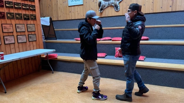 In Délı̨nę, N.W.T., Boxing is helping youth stay active and mentally healthy