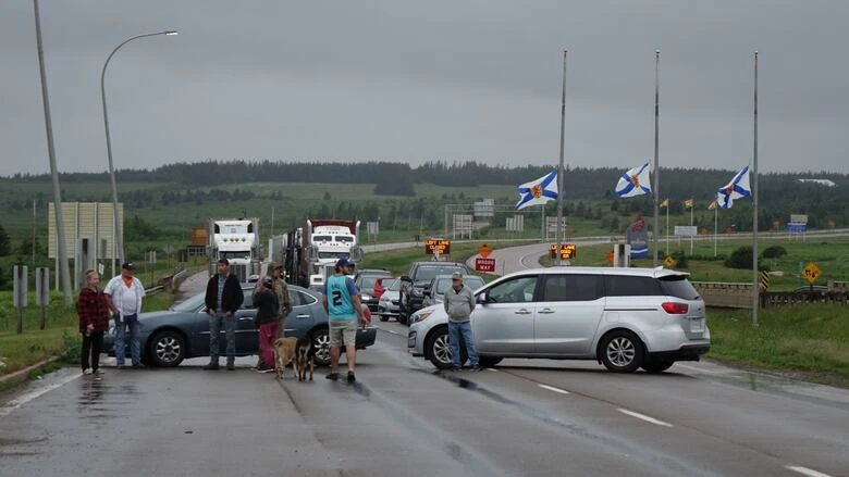 N.B.-N.S. border remains closed due to protest about isolation requirements