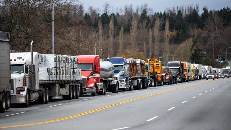 Ontario truckers say wage theft plaguing industry, federal government not enforcing Labour Code