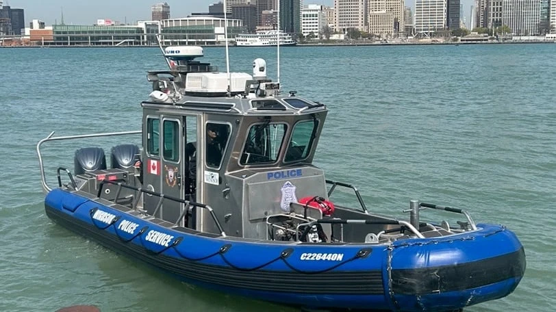 2 boaters plucked from water after boat flips over near Peche Island