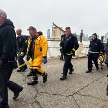 Helicopter crashes in the Hudson River off Manhattan: authorities