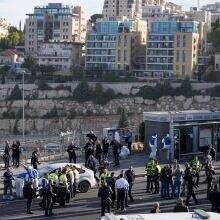 Israeli soldier mistakenly shot civilian who fired on Hamas gunmen at Jerusalem bus stop: police