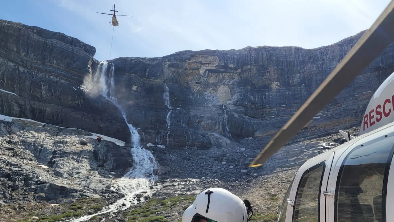 Banff's Bow Glacier Falls reopens after 2025 fatal rock slide