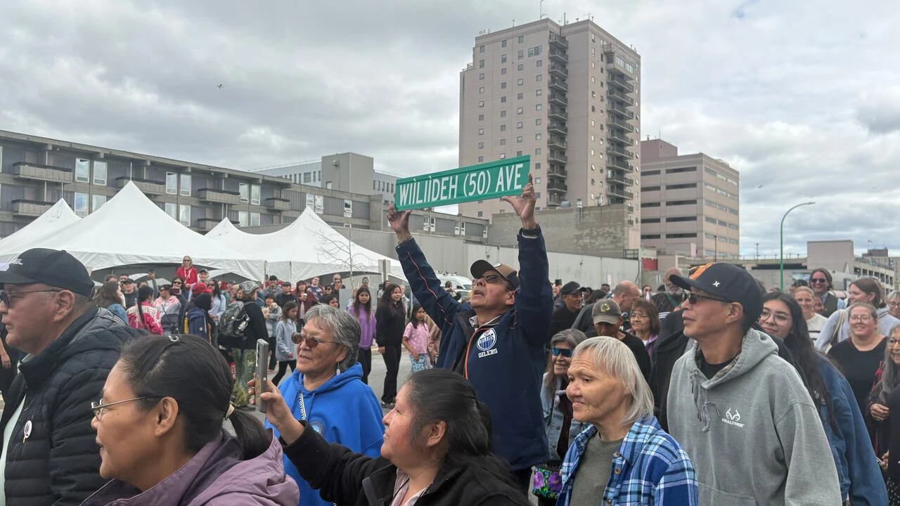 Yellowknife marks the renaming of Wıìlıìdeh Avenue