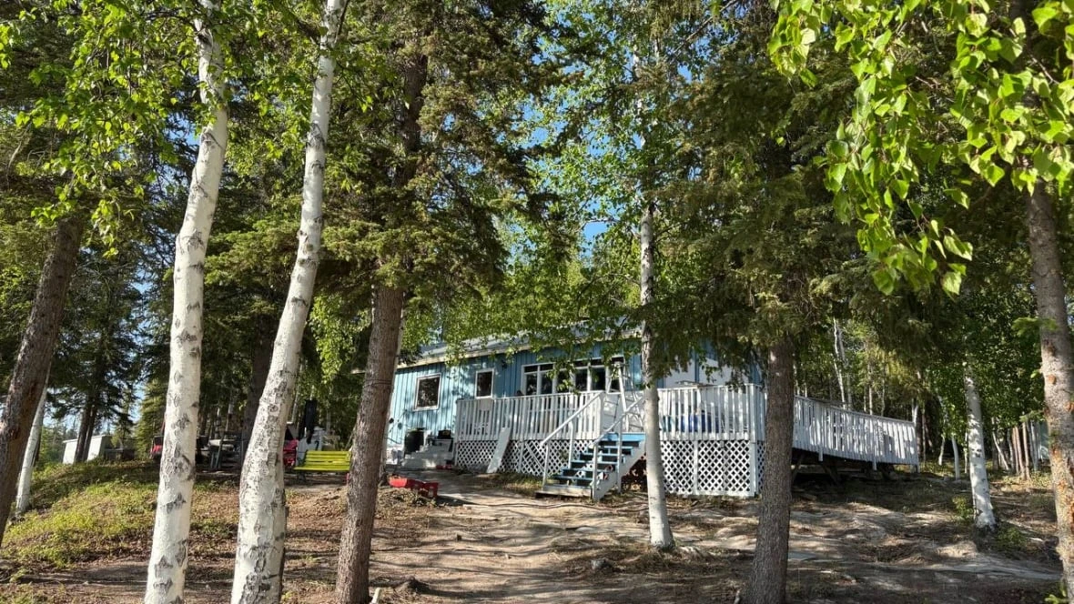 Owner of lodge on N.W.T.'s Watta Lake worries about fire burning 4 kms away