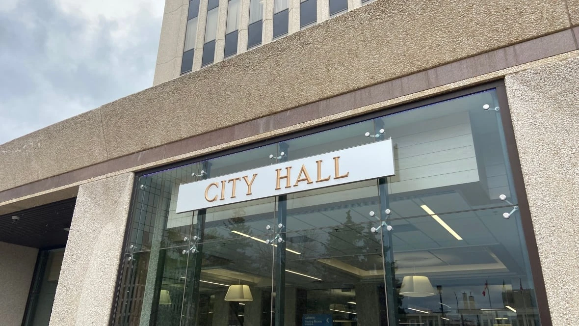 Regina city council votes to cut nearly $1.6M from this year's budget