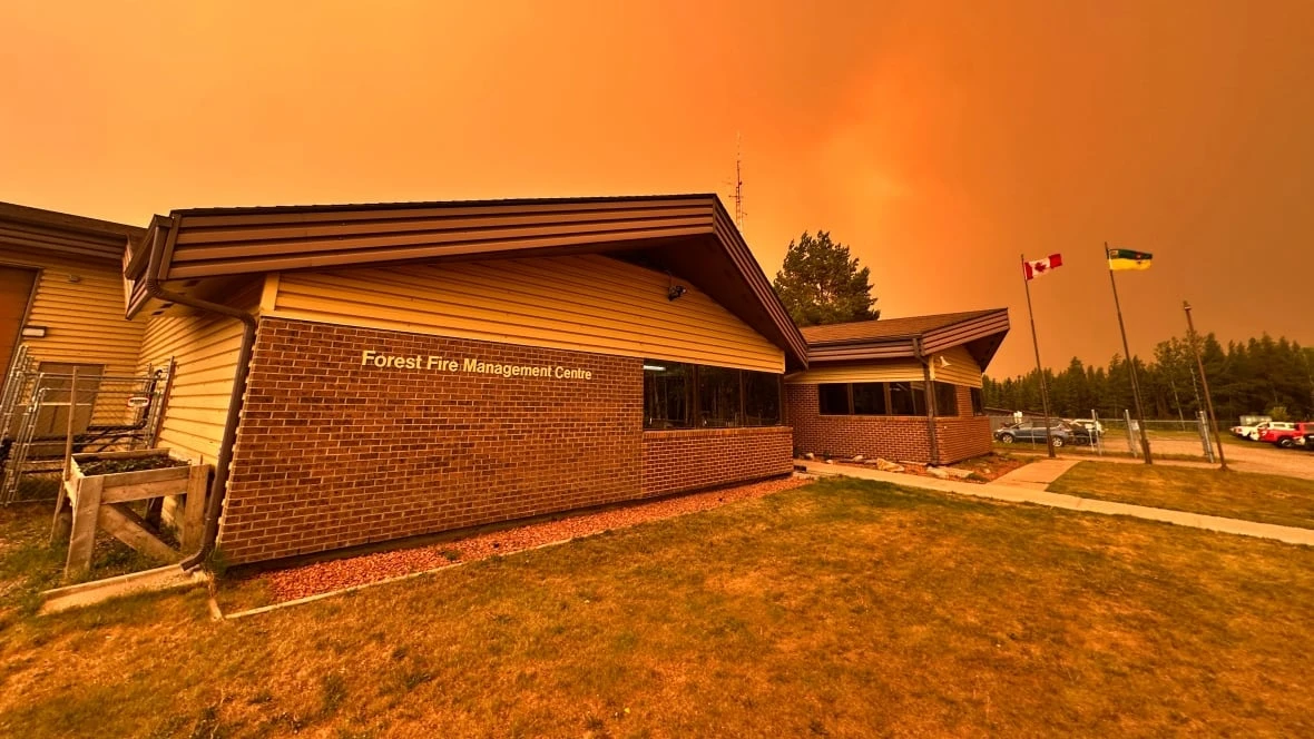 'It's unpredictable': Shifting winds bring fresh wildfire threat to La Ronge, Sask.