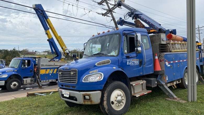 Charlottetown car crash closes streets, leaves some without power