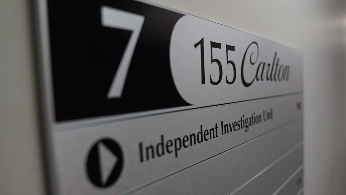 Man critically injured in fall down stairs during arrest, Winnipeg police say