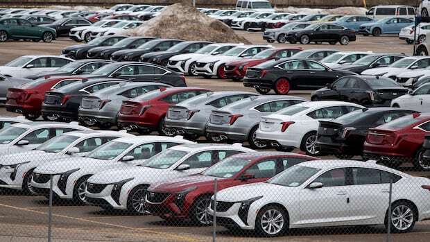 Trump pauses tariffs on U.S. automakers, makes new Canada threats