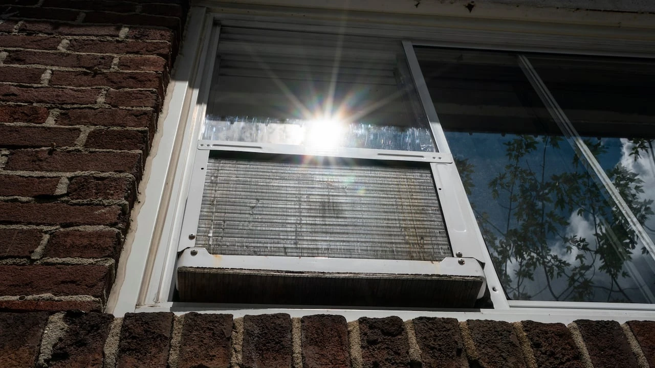 Toronto still has no bylaw on how hot rentals can get. Now council could be a step closer to new rules