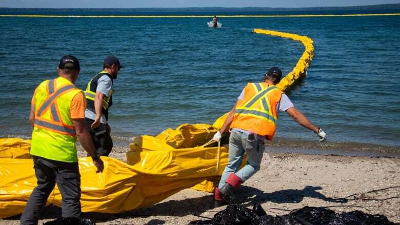 Parks Canada pulls the curtain on zebra mussel containment effort in Clear Lake