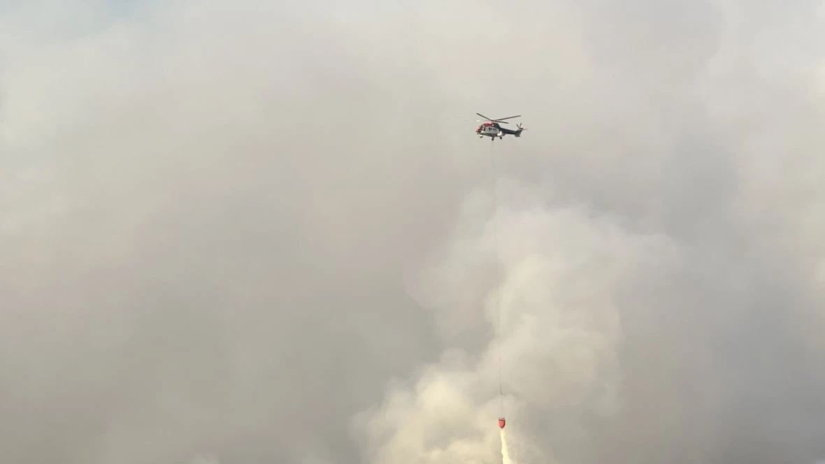 Pilot lands helicopter in lake after it loses power while fighting northwestern Ontario wildfire