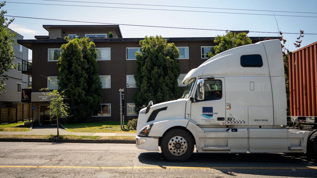 Opposition MLA's bill set to make dashcams mandatory for commercial trucks in B.C.