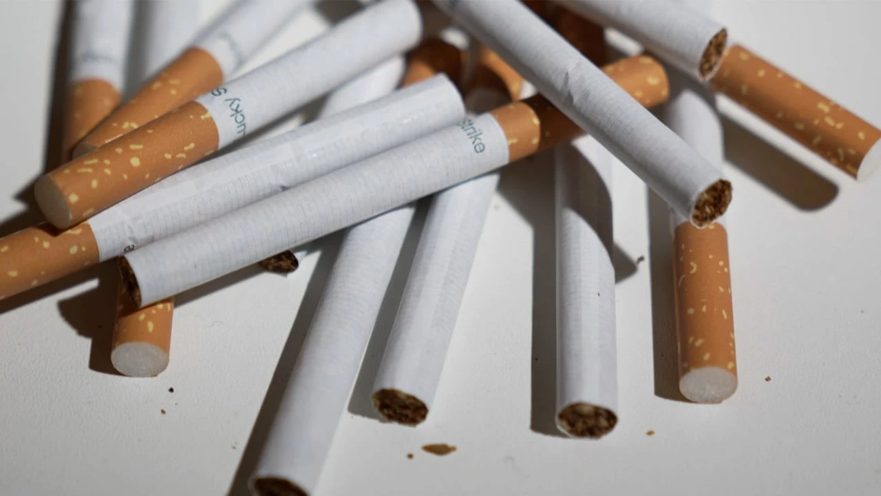 U.K. approves ban on cigarettes for those born after 2008