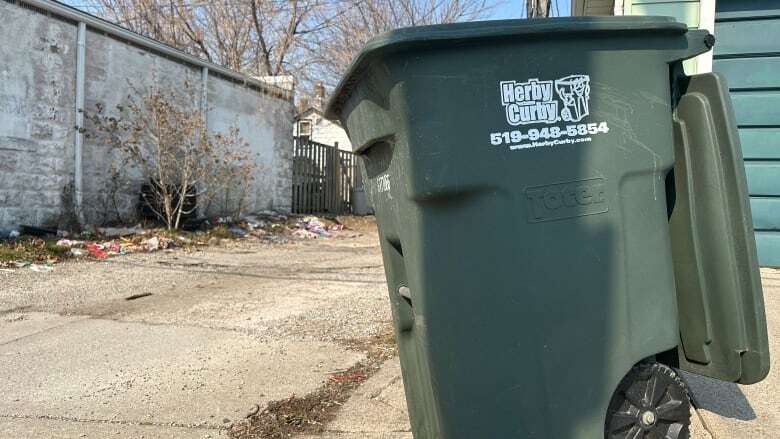 Windsor residents mixed on decision to nix alleyway garbage collection