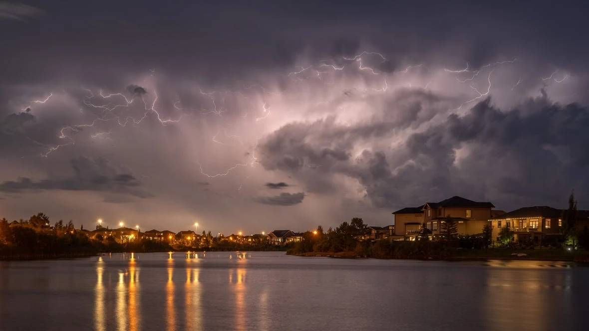 Tennis ball-sized hail falls in Radisson amid Sask.-wide extreme weather