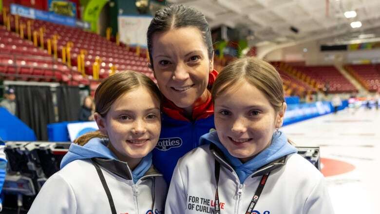 Young twin curlers shoot for the stars at Scotties Tournament of Hearts in Thunder Bay, Ont.