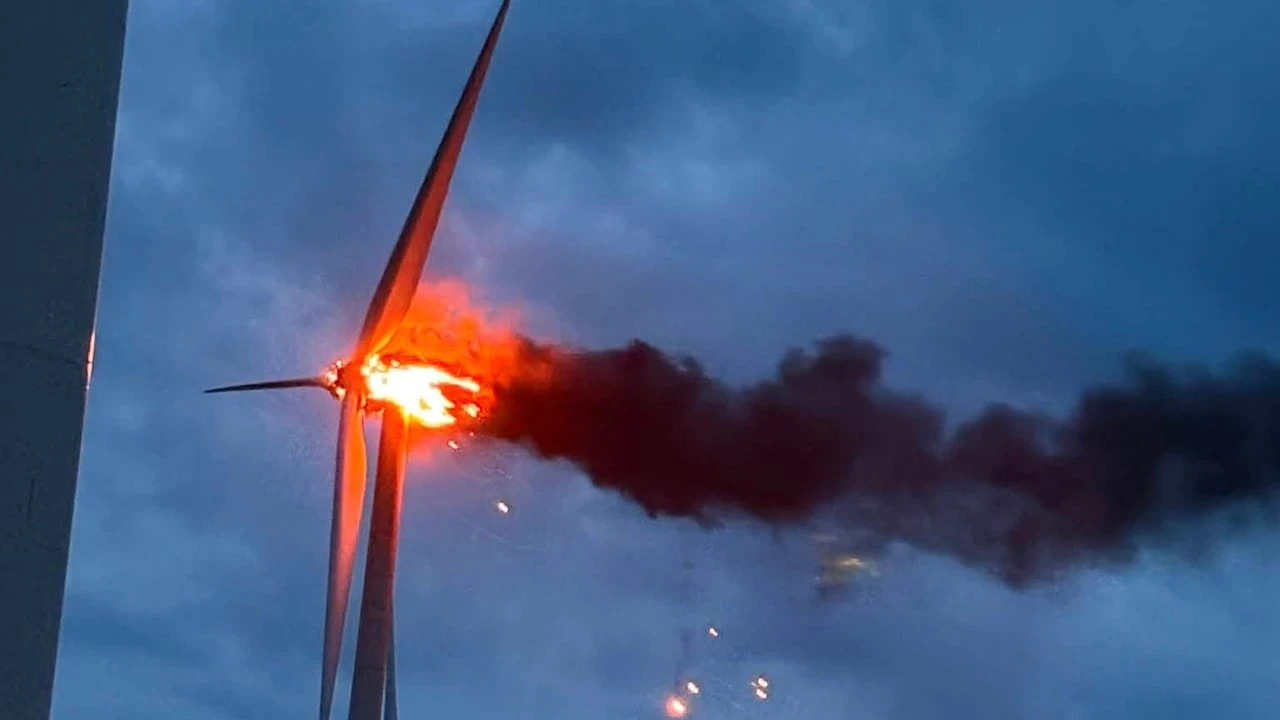 Blaze destroys turbine at southwest Nova Scotia wind farm